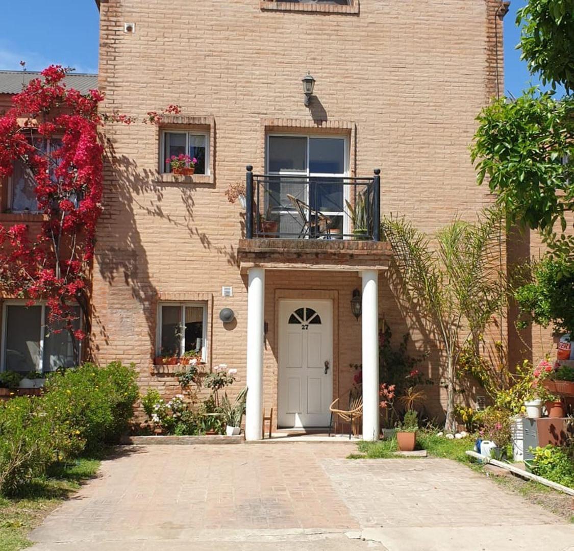 Foto de CASA 3 DORM., GALERIA y JARDIN EN VENTA EN PILAR, imagen 1