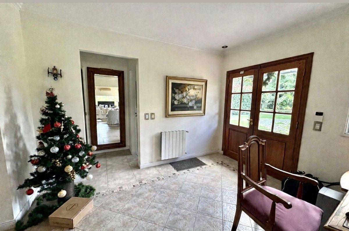 Foto de VENTA CASA 7 AMBIENTES + LOTE 2700 M2 GOLFERS, imagen 1