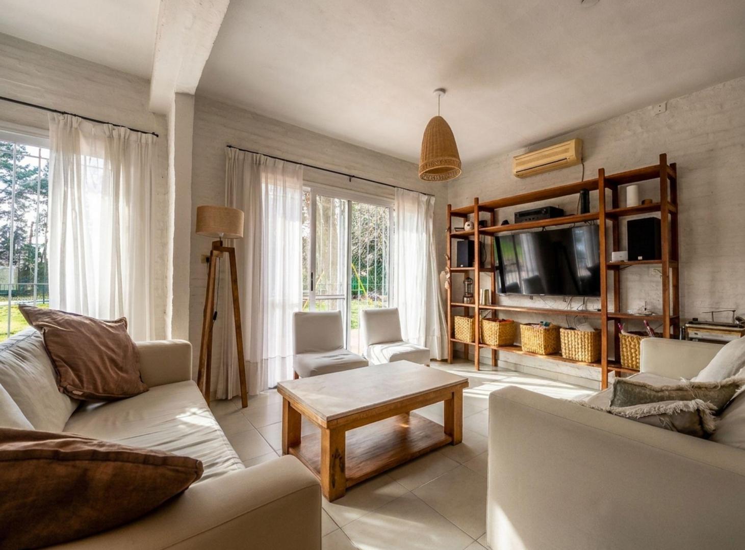 Foto de VENTA CASA MULTIFAMILIAR LOTE 3400 M² PILAR, imagen 3