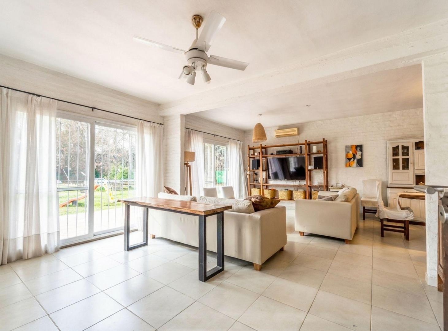 Foto de VENTA CASA MULTIFAMILIAR LOTE 3400 M² PILAR, imagen 2