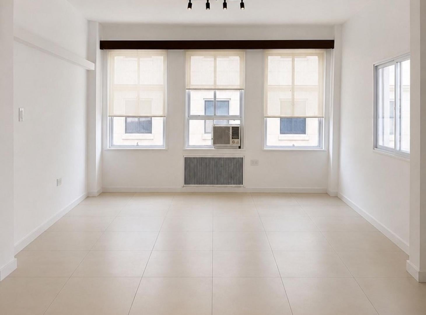 Venta departamento en Av. Perón 700, microcentro.