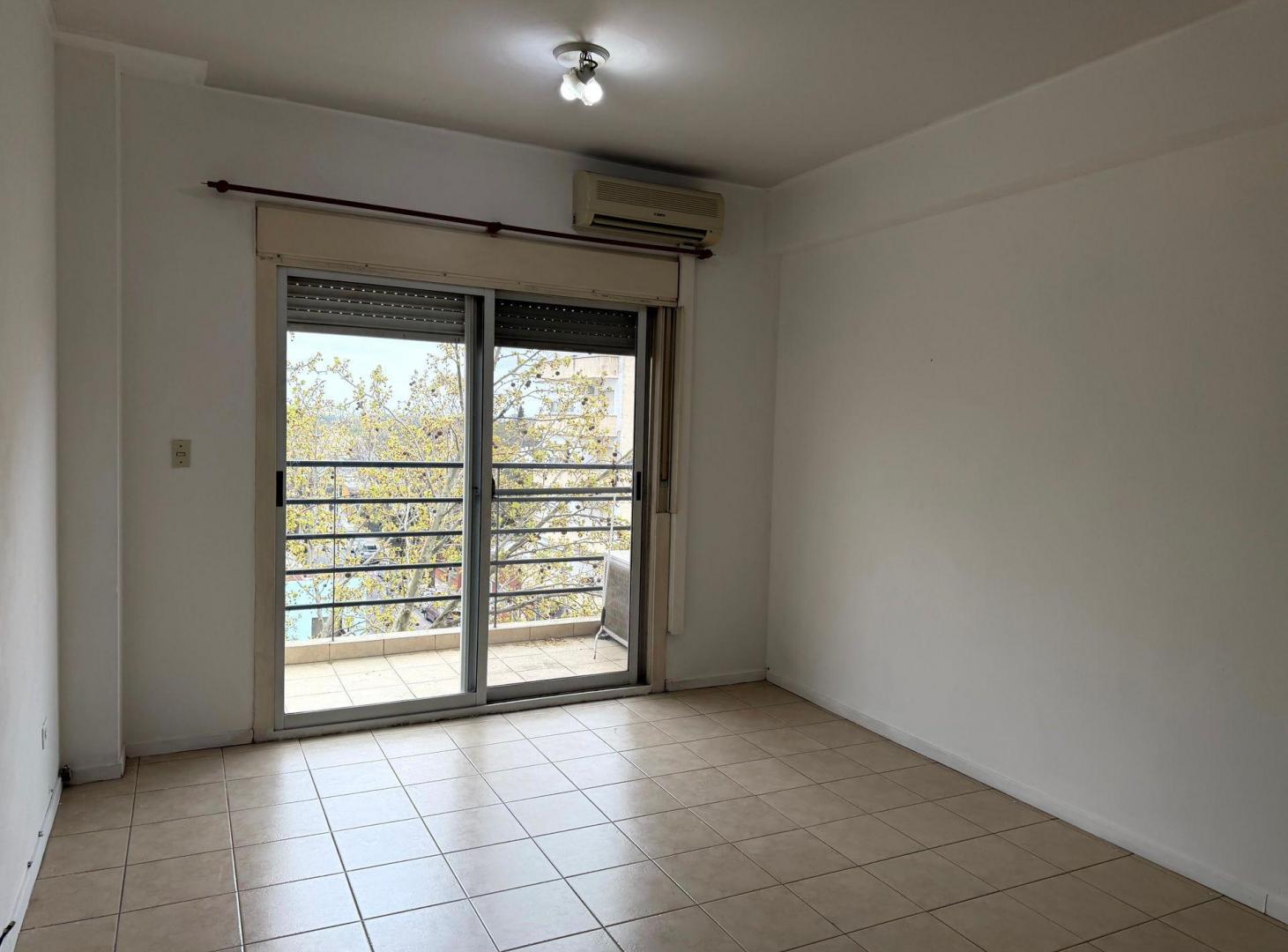 Foto de ALQUILER DEPARTAMENTO 2 AMB COCHERA PILAR CENTRO, imagen 2