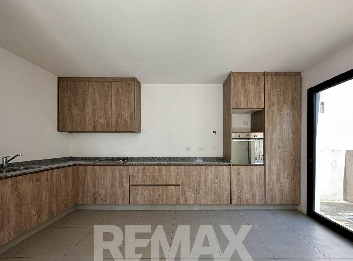 Foto de VENTA DUPLEX 3 AMB C/COCHERA EN PILAR KM 50, imagen 1