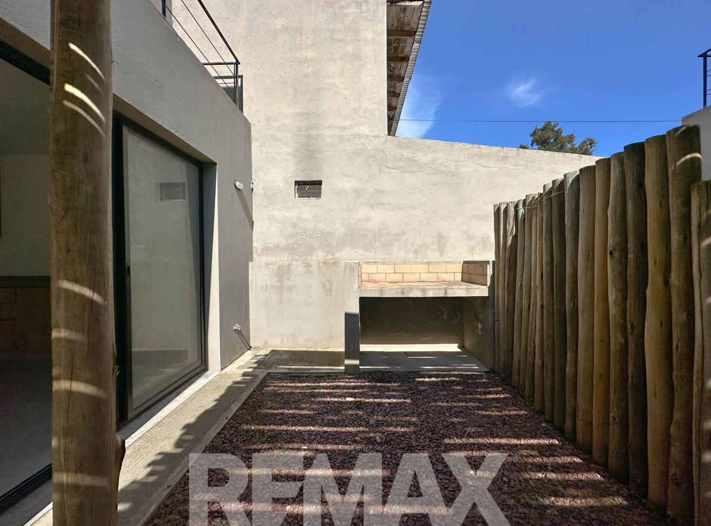 Foto de VENTA DUPLEX 3 AMB C/COCHERA EN PILAR KM 50, imagen 3