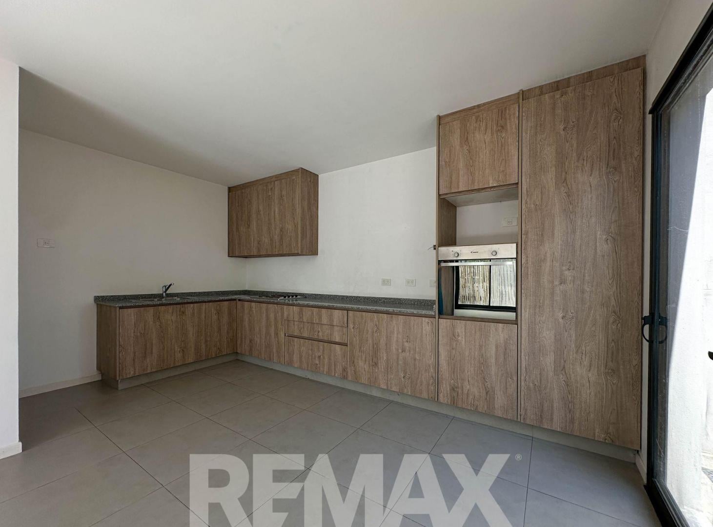 Foto de VENTA DUPLEX 3 AMB C/COCHERA EN PILAR KM 50, imagen 2