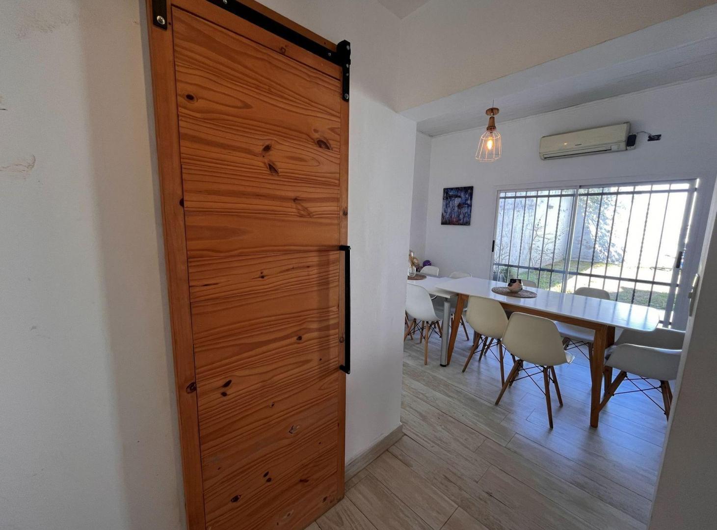 Foto de Venta casa de dos pisos 4 amb en Luzuriaga, imagen 4