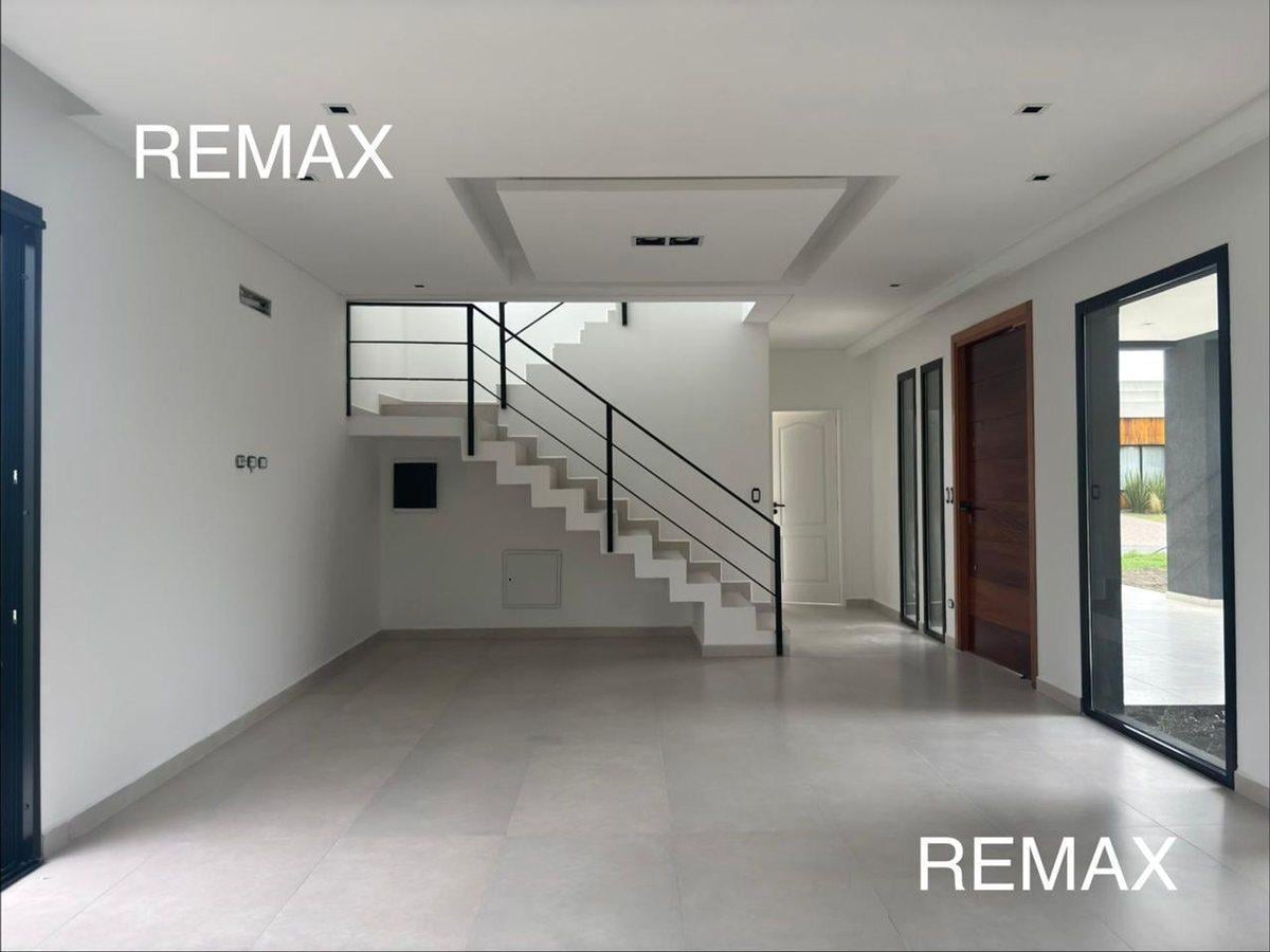 Foto de CASA EN VENTA 5 AMBIENTES, BARRIO EL ALJIBE PILAR, imagen 4
