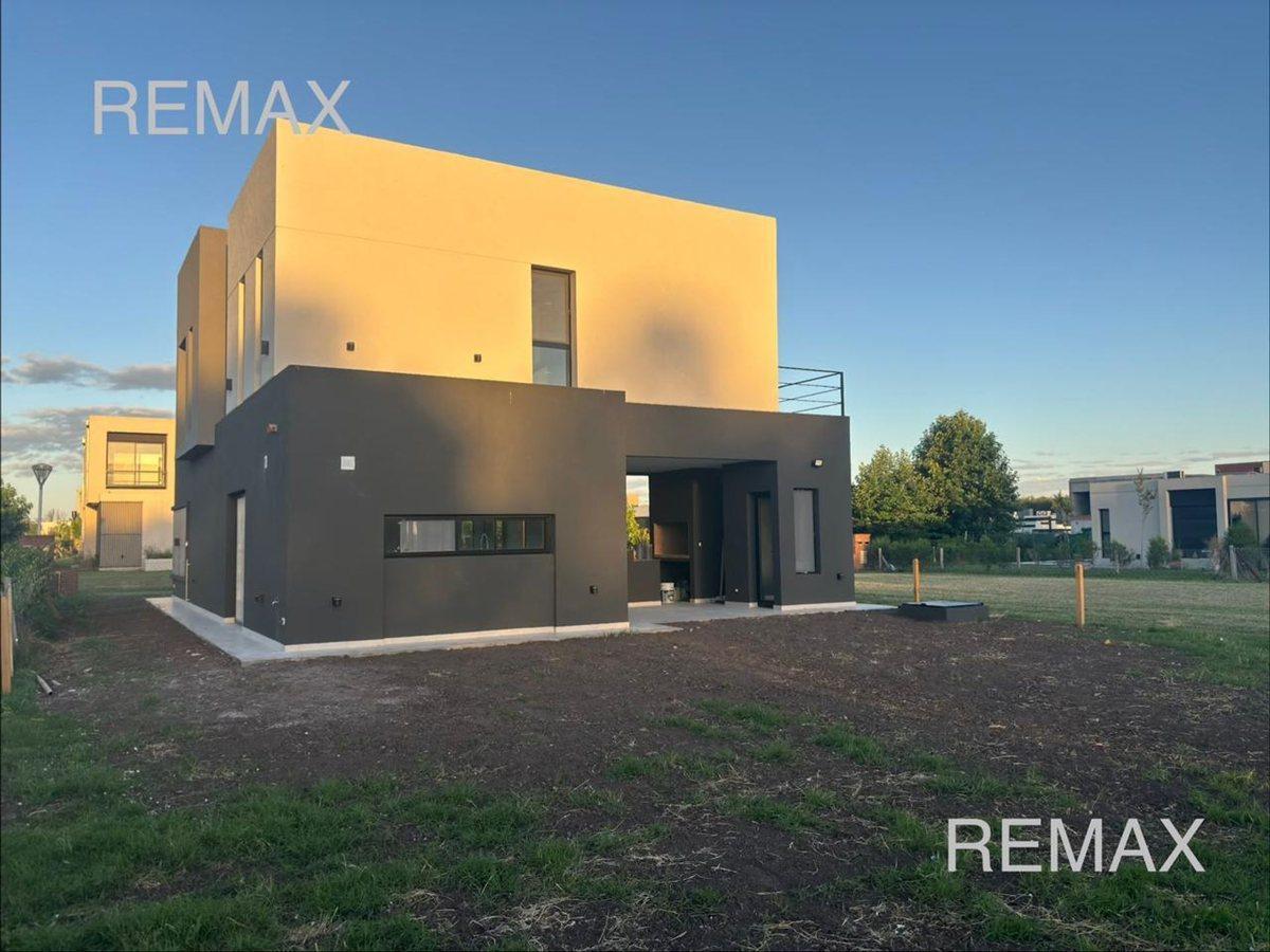 Foto de CASA EN VENTA 5 AMBIENTES, BARRIO EL ALJIBE PILAR, imagen 3