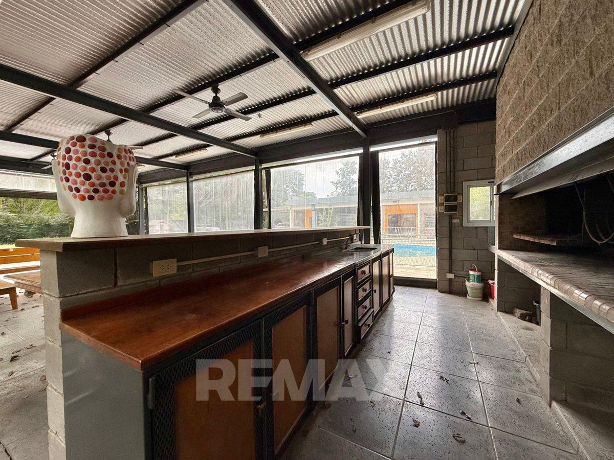 Foto de VENTA CASA LA LONJA 4 HAB QUINCH PILETA LOTE 2170M, imagen 3
