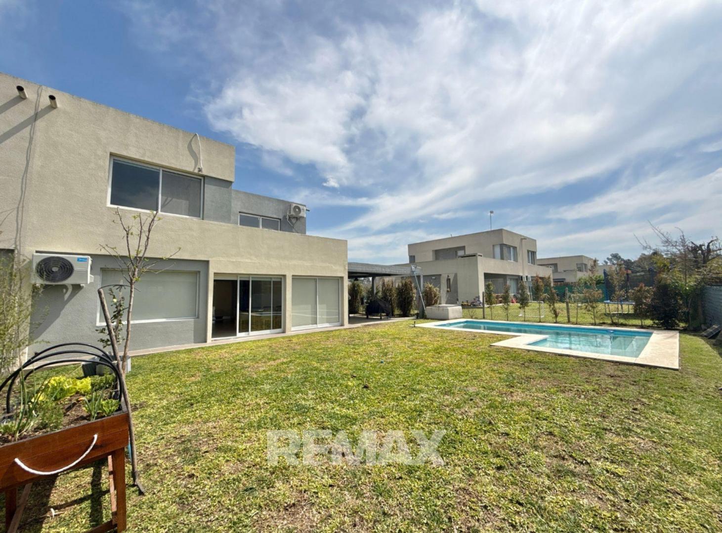 Foto de Venta Casa con pileta-galeria Casas del este Pilar, imagen 1