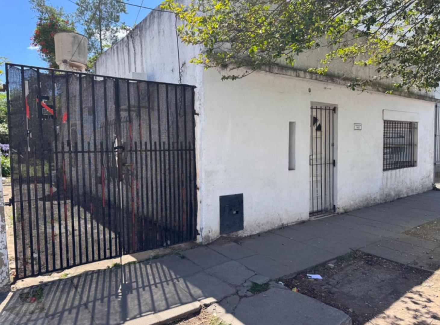Foto de VENTA CASA A RECICLAR OPORTUNIDAD PILAR CTRO., imagen 1