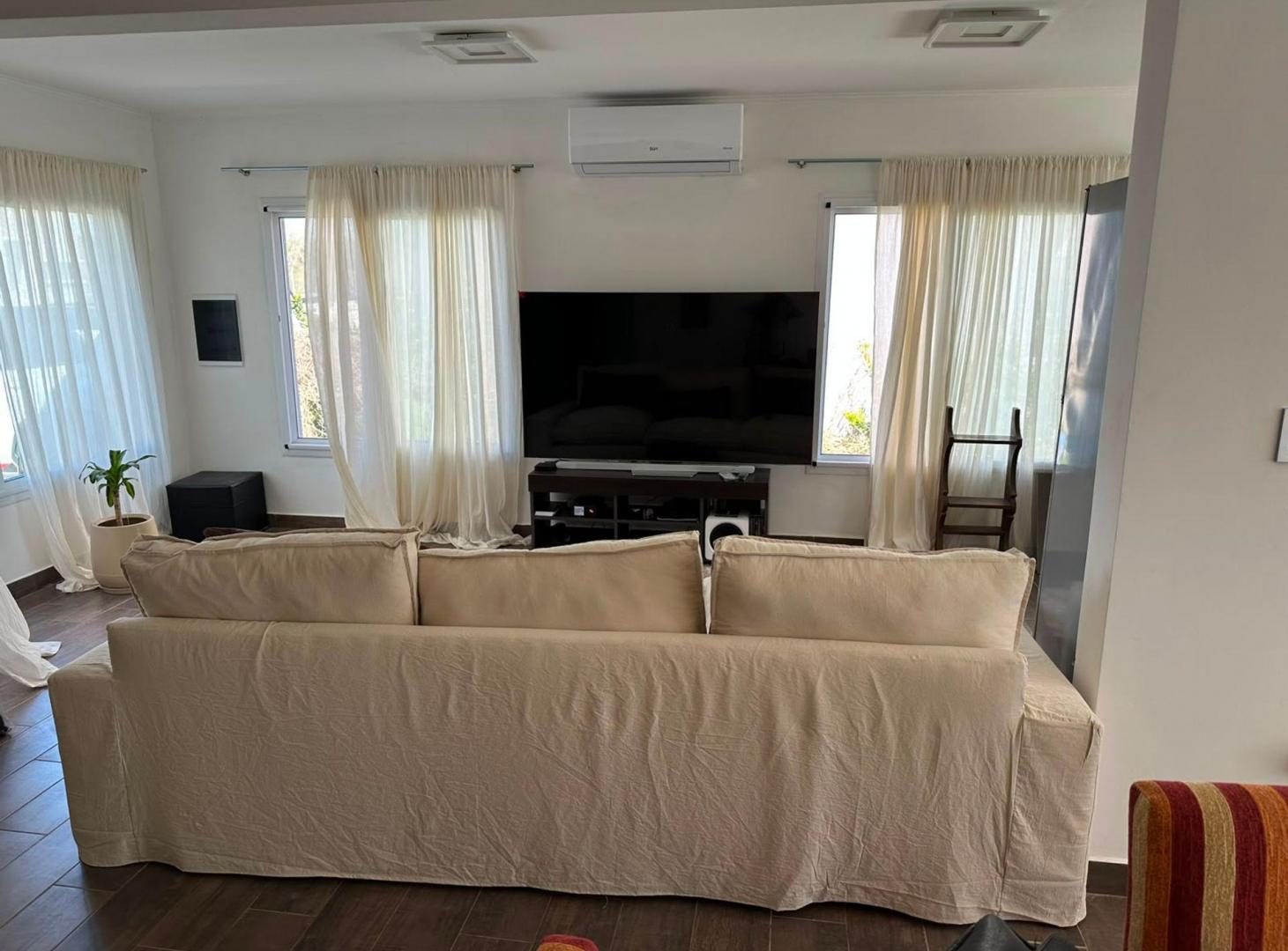Foto de VENTA CASA 4 AMB. PILETA B. SAN RAMON, imagen 5