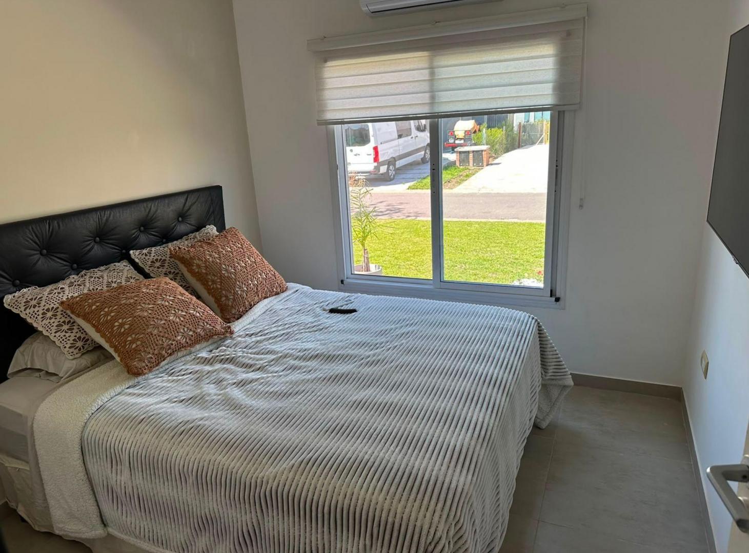 Foto de VENTA CASA 4 AMB. PILETA B. SAN RAMON, imagen 3