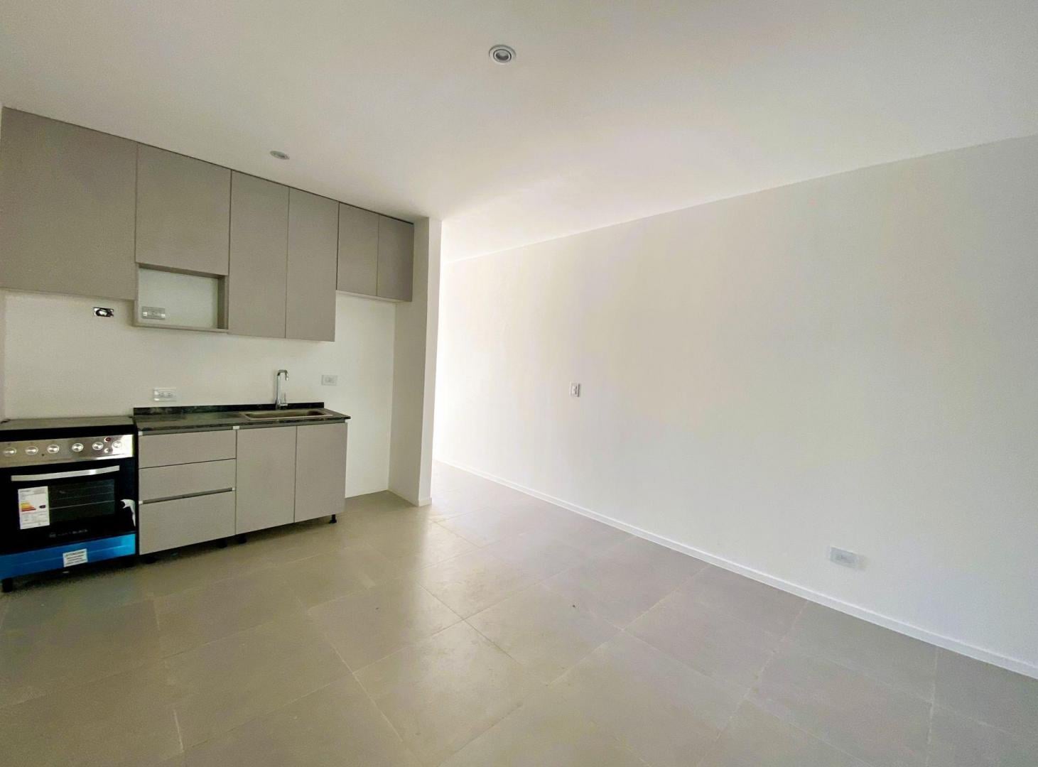 Foto de Venta Depto 1 amb. PB c/jardín, parrilla y cochera, imagen 2