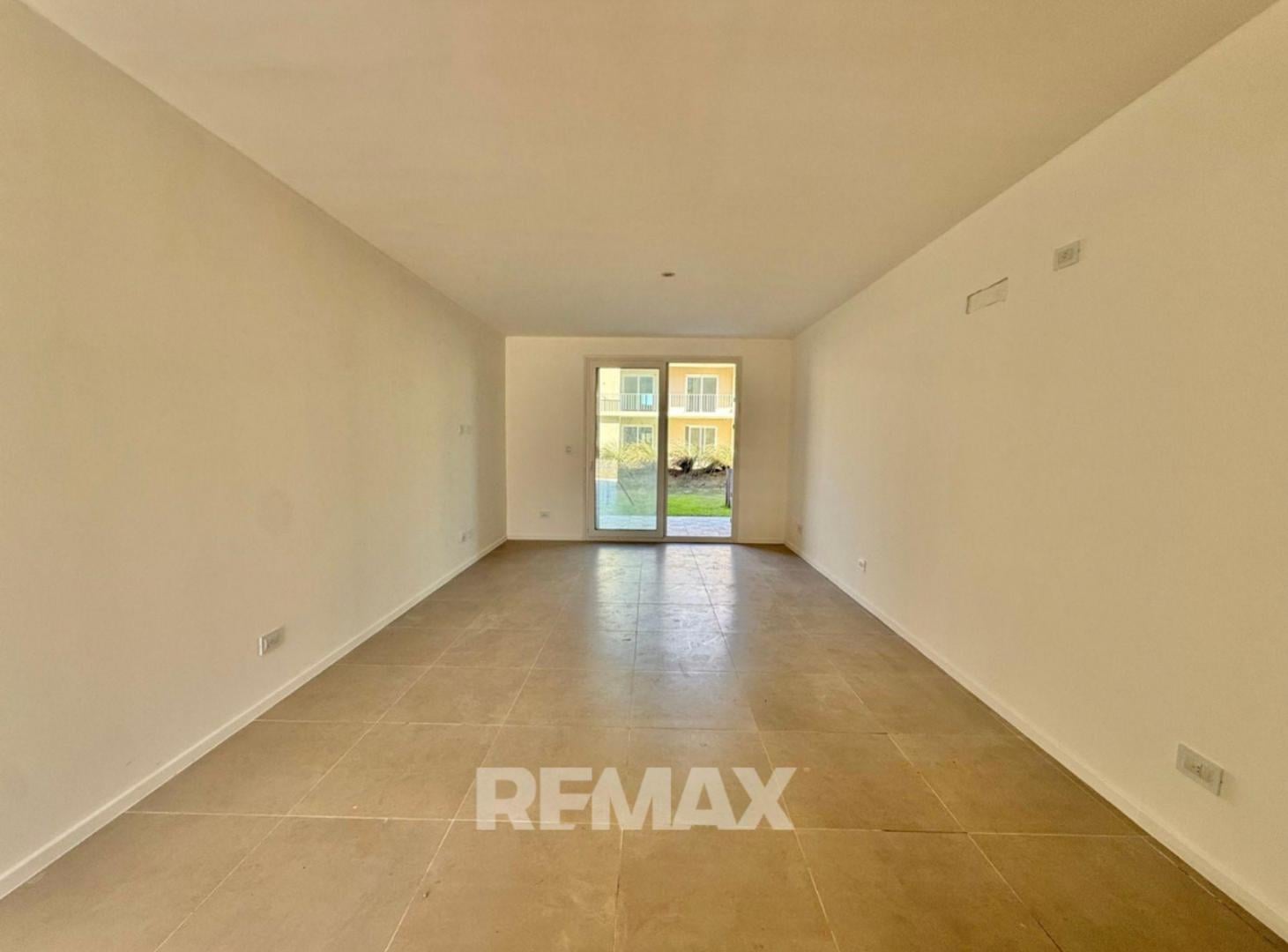 Foto de Venta Depto 1 amb. PB c/jardín, parrilla y cochera, imagen 3