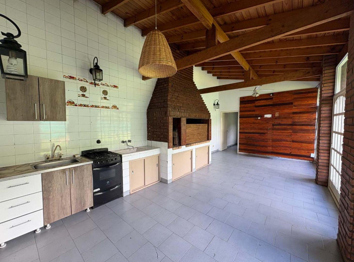 Foto de VENTA CASA CON PARQUE EN LOS ROBLES DEL MONARCA, imagen 4