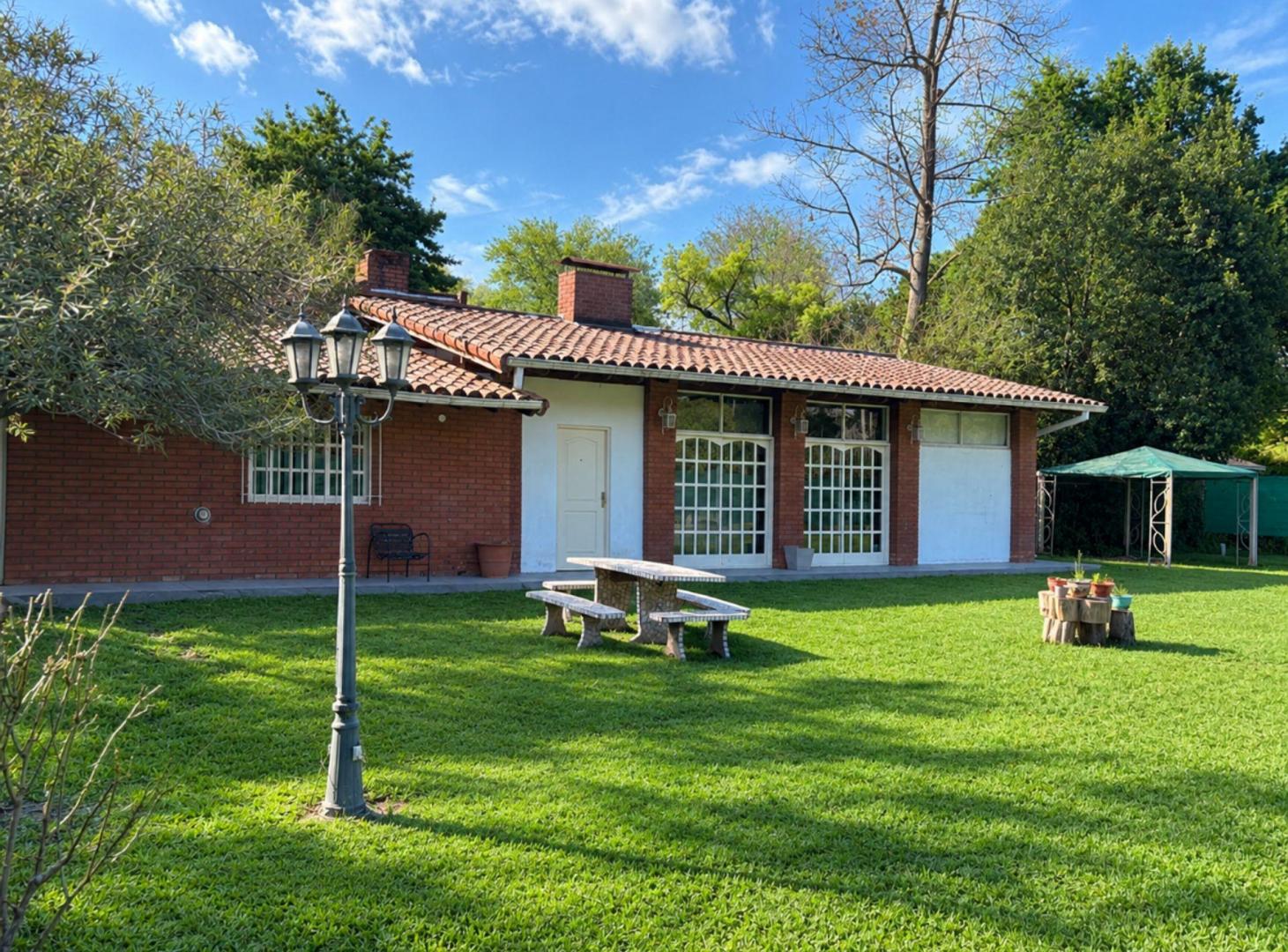 Foto de VENTA CASA CON PARQUE EN LOS ROBLES DEL MONARCA, imagen 2