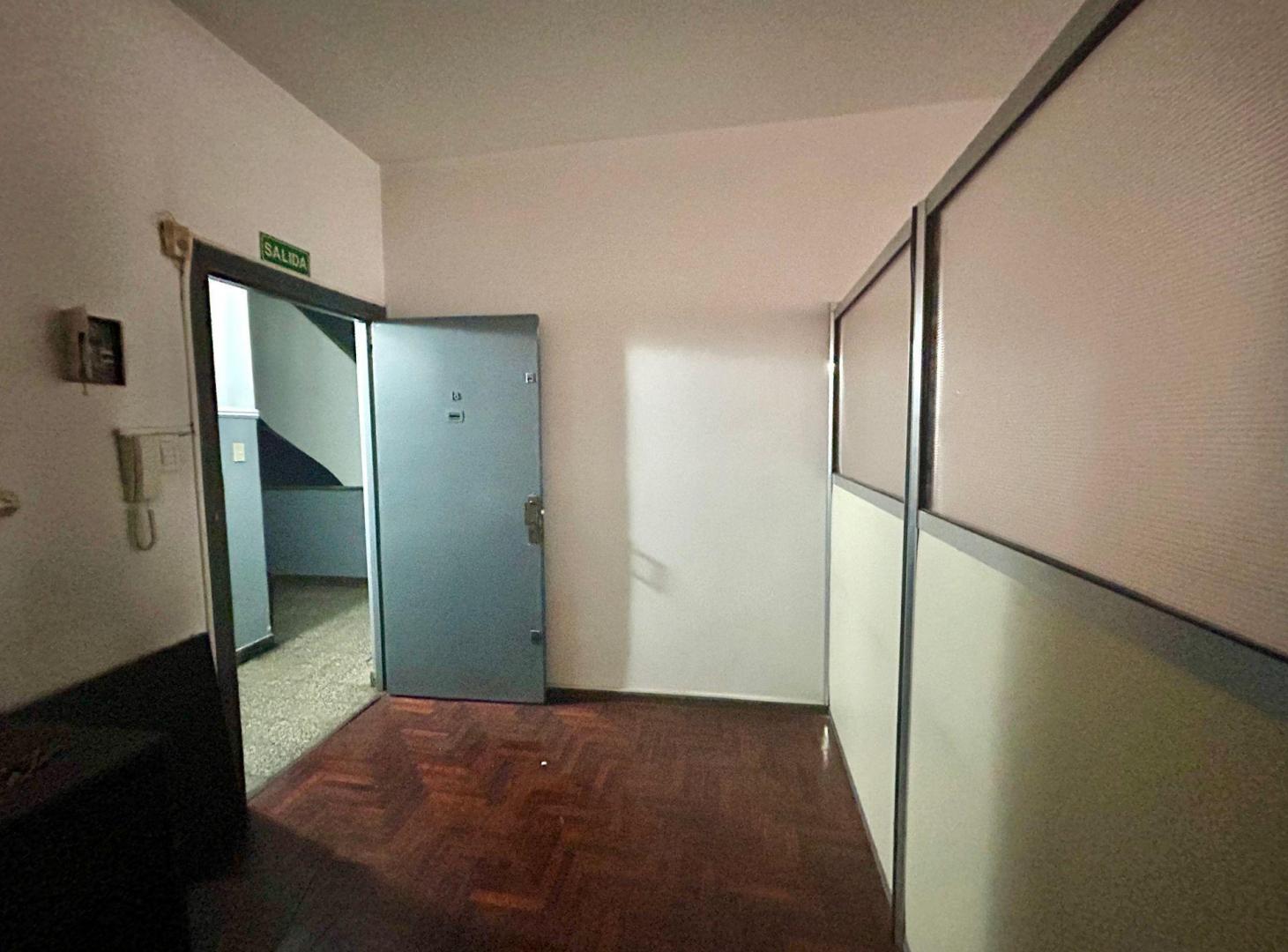 Foto de VENTA OFICINA DEPOSITO EN BALVANERA, imagen 5
