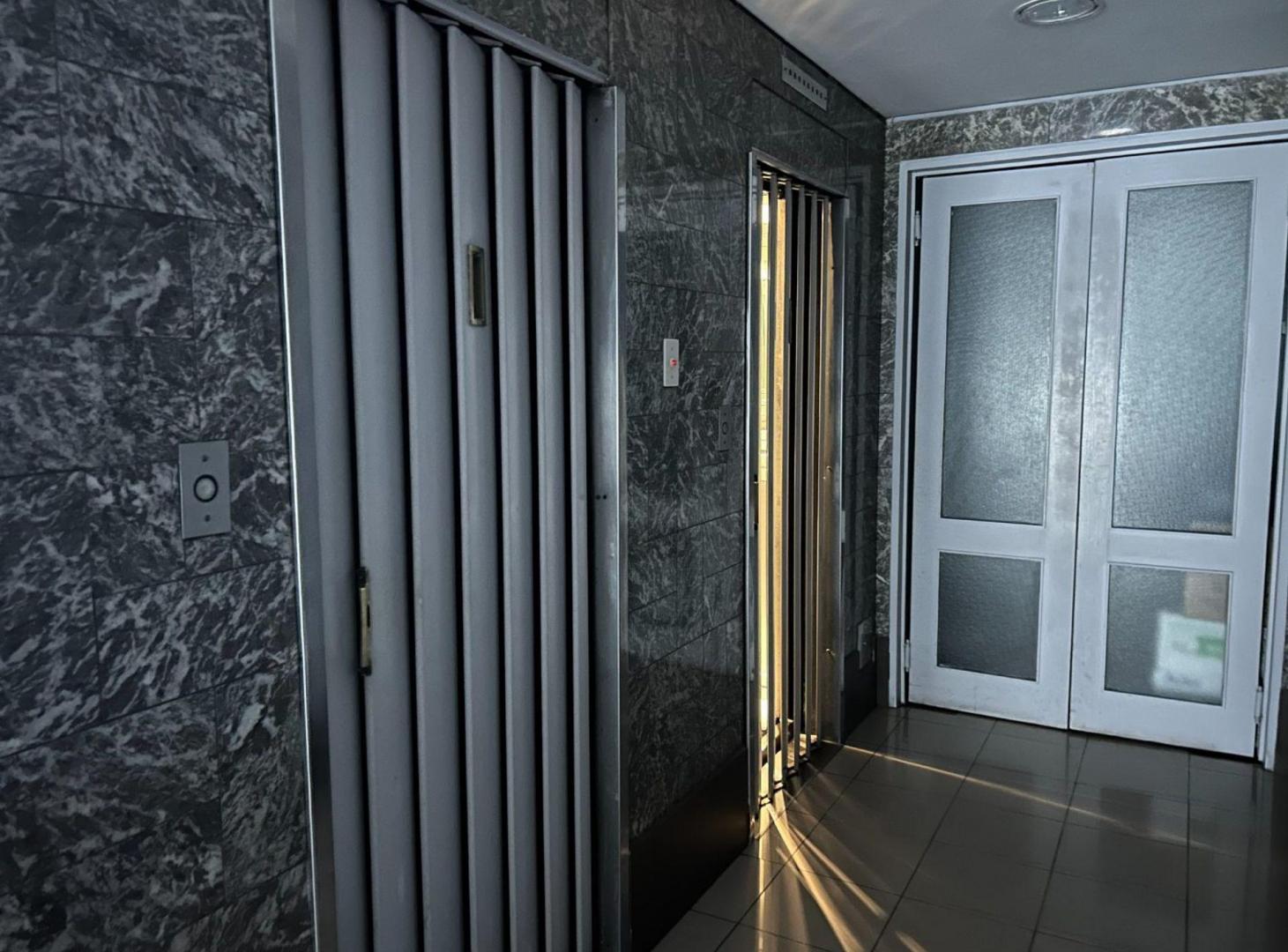 Foto de VENTA OFICINA DEPOSITO EN BALVANERA, imagen 3