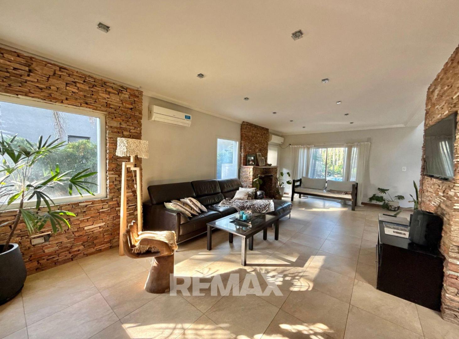 Foto de VENTA CASA LA PEREGRINA 4 HAB PILETA OPORTUNIDAD, imagen 5