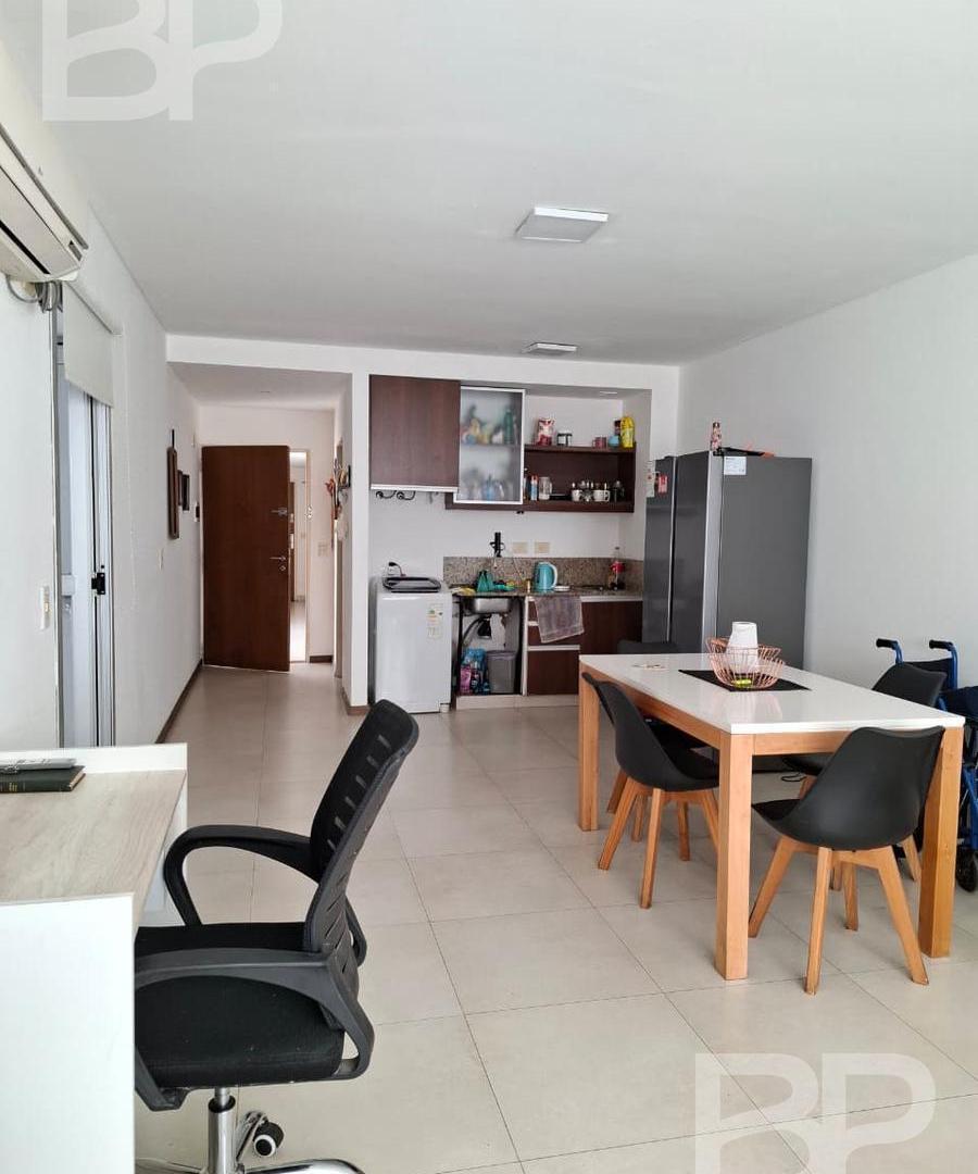 Foto de EXCELENTE DEPARTAMENTO 2 AMBIENTES - RECOLETA, imagen 4