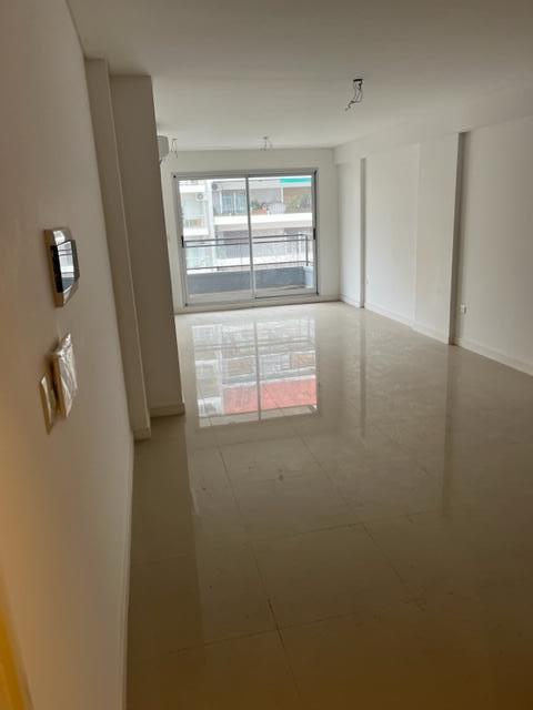 Foto de EXCELENTE DEPARTAMENTO AL FRENTE C/BALCÓN. A ESTRENAR CRAMER AL 2200, imagen 3