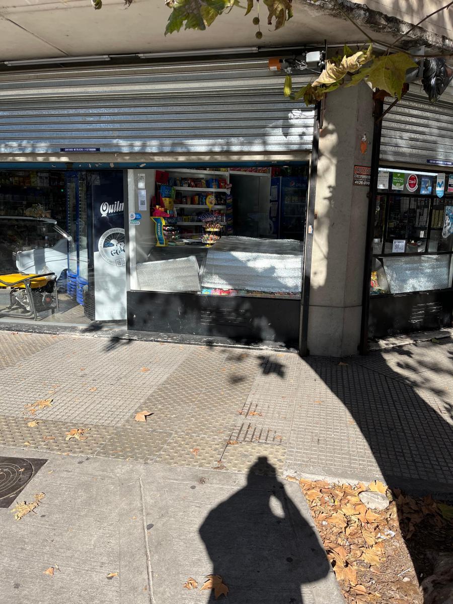 Foto de LOCAL VENTA AVELLANEDA Y CHIVILCOY, imagen 2