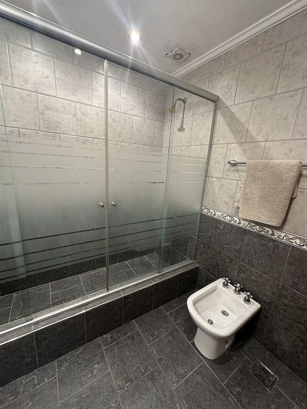 Casa con piscina en increible terreno