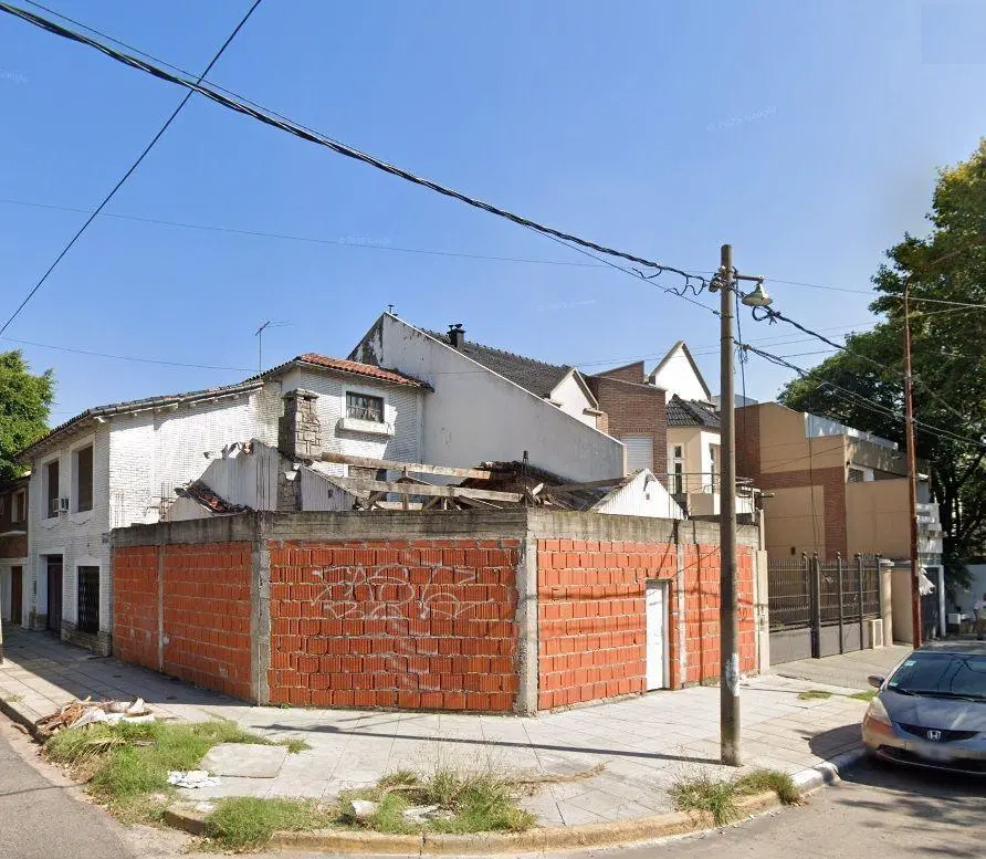 Venta de casa en esquina para terminar o subdividir 1