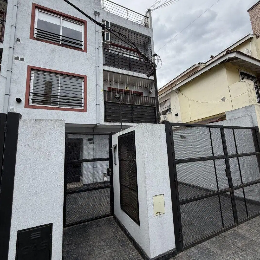 Impecable 2 amb con terraza propia 2