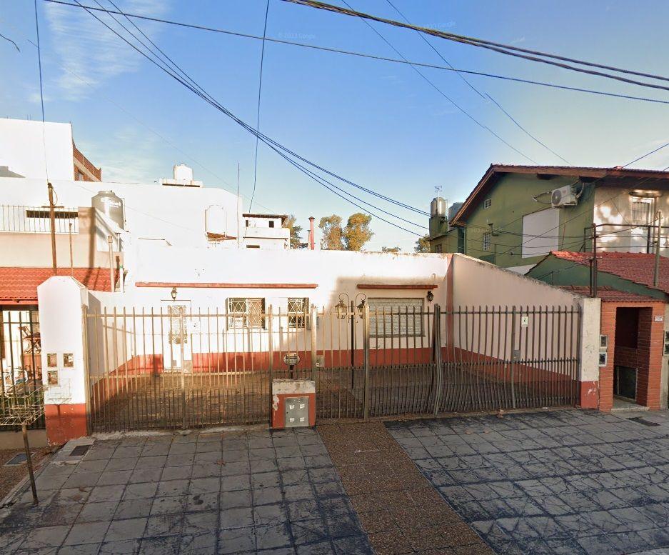 Venta de casa terreno propio zona Htal Italiano