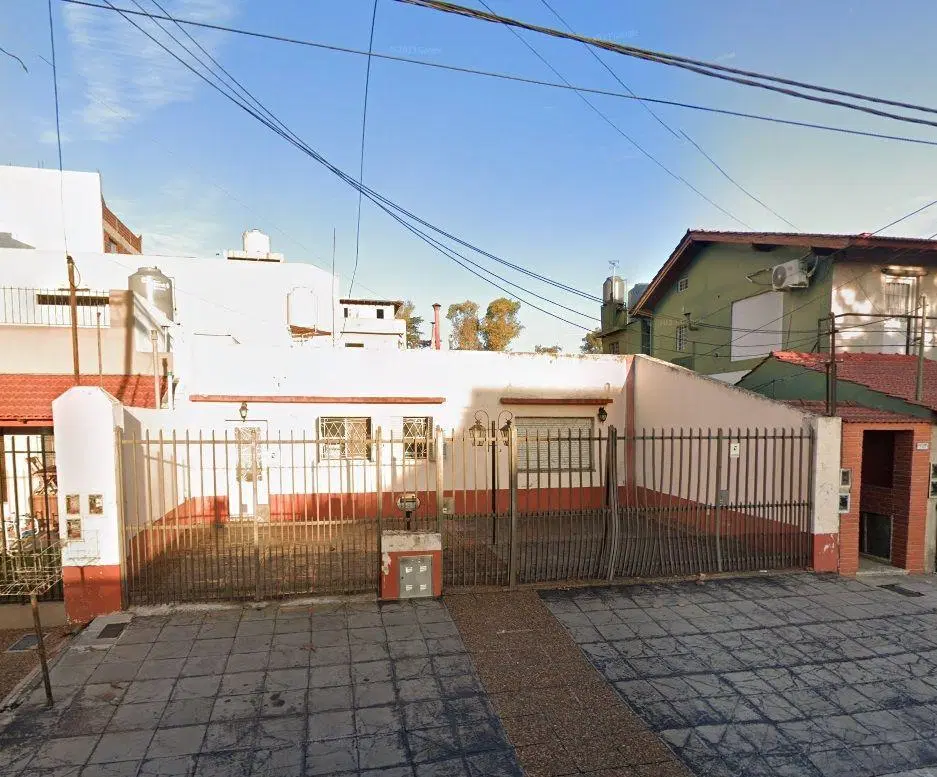 Venta de casa terreno propio zona Htal Italiano 3