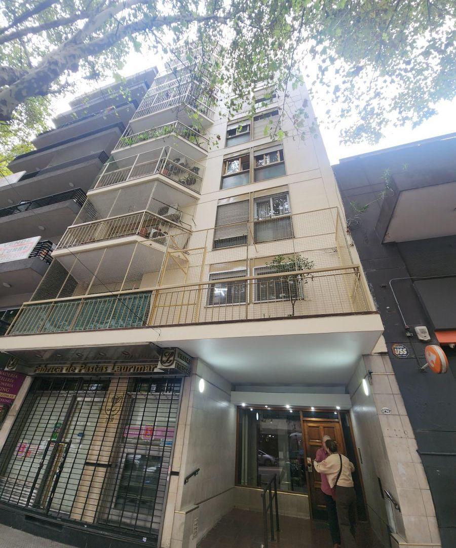 Departamento 5 ambientes con balcón al frente, Baulera – Parque Patricios