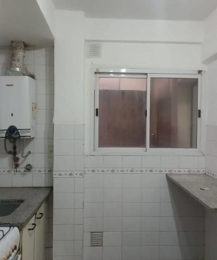 DOS Ambientes en un PRIMER piso.
BAJAS EXPENSAS. 3