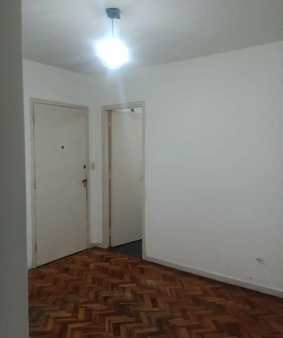 DOS Ambientes en un PRIMER piso.
BAJAS EXPENSAS. 1