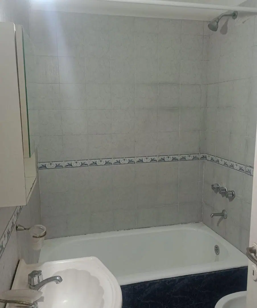 DOS Ambientes en un PRIMER piso.
BAJAS EXPENSAS. 4