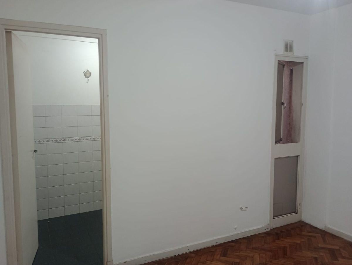 DOS Ambientes en un PRIMER piso.
BAJAS EXPENSAS.