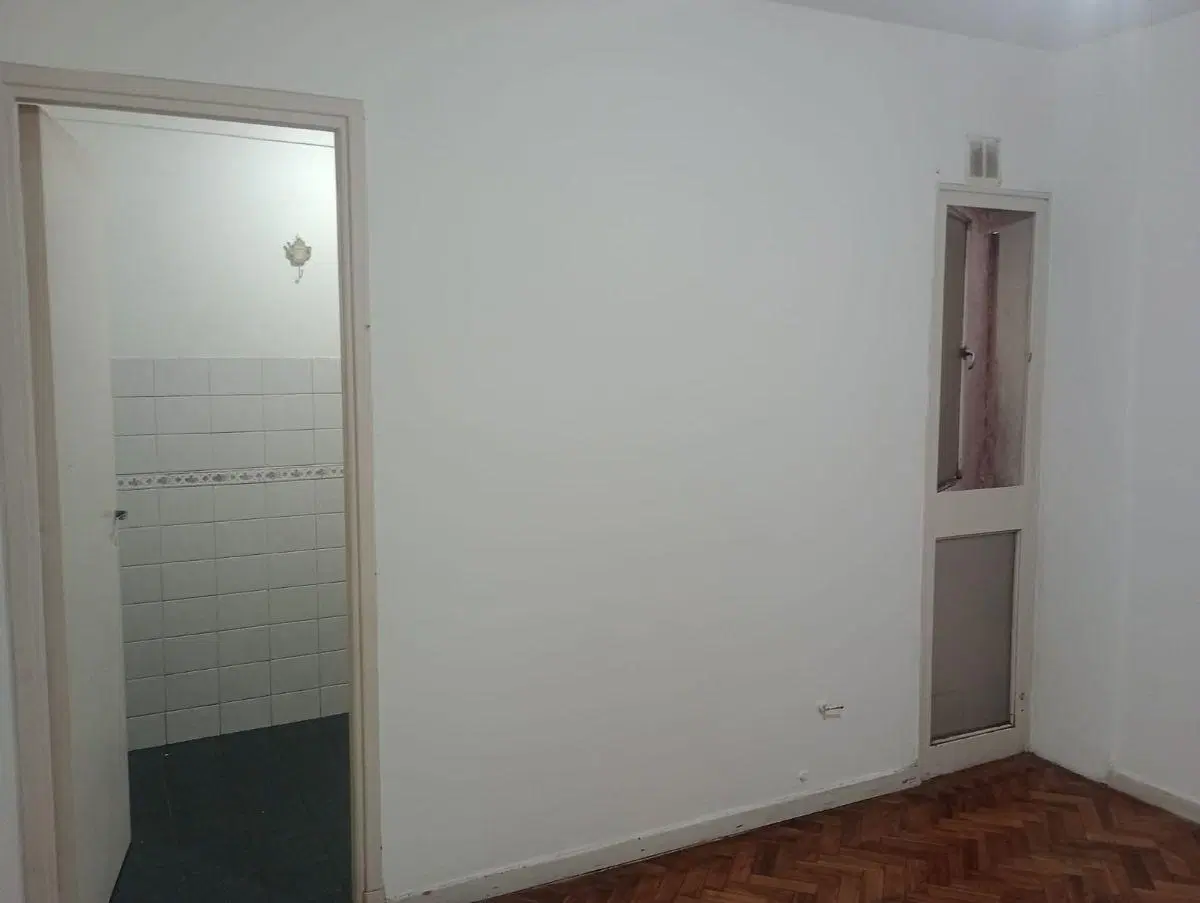DOS Ambientes en un PRIMER piso.
BAJAS EXPENSAS. 2