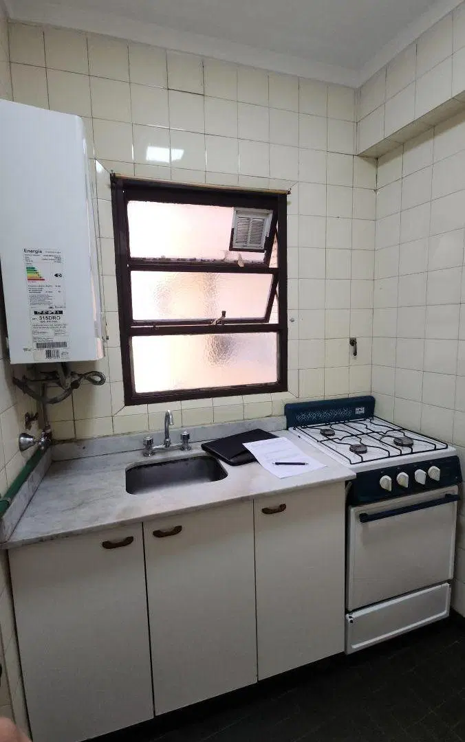 Monoambiente dividido. Permite mascota. Cocina separada y baño completo. 5