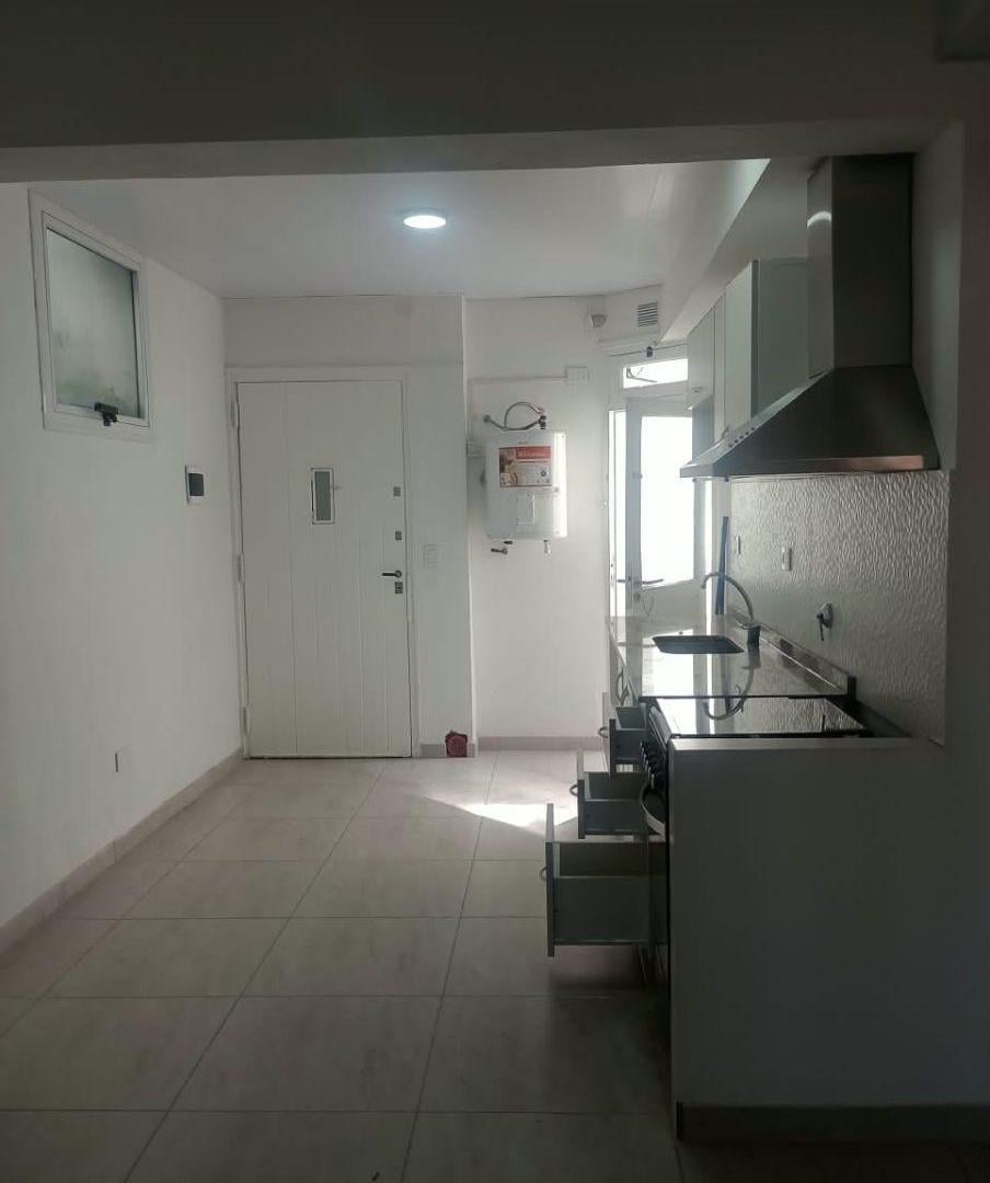 Foto de Unidad "reciclada" . Tres amplios ambientes. Con PATIO propio. SIN, imagen 4