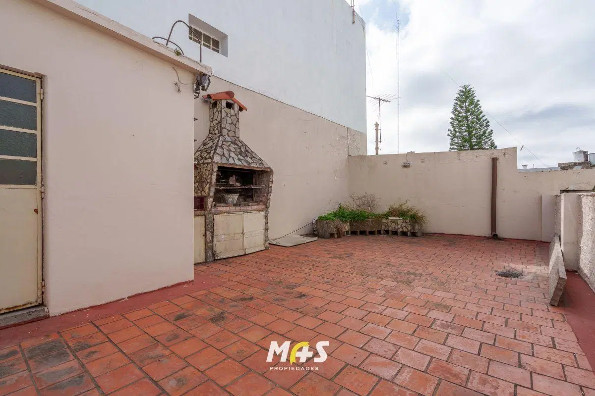 Alquiler PH 3 Ambientes al Frente con Patio y Parrilla - Muy Luminoso - Sin Expensas 2