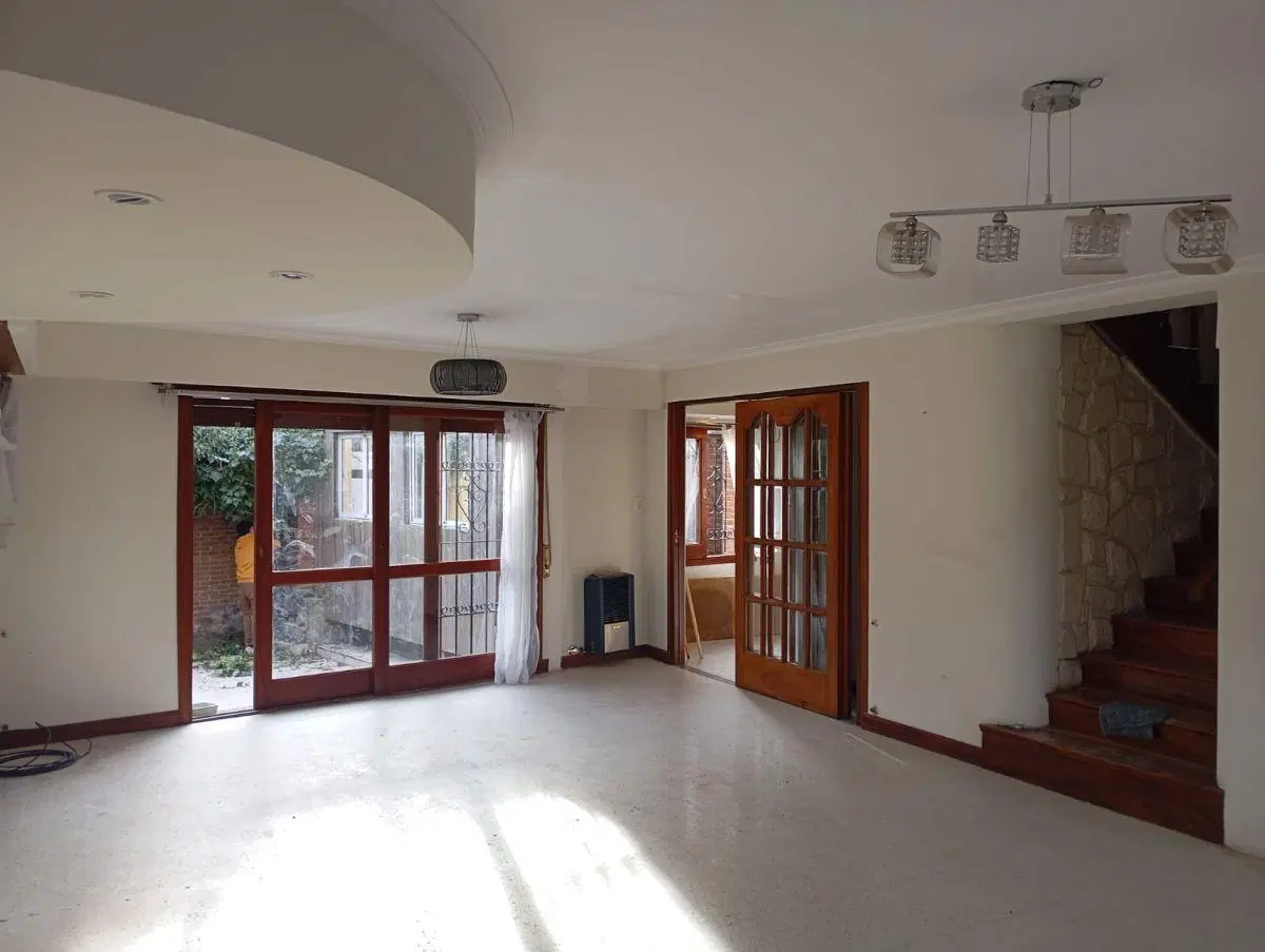 LOS TRONCOS- ALQUILER POR 24/36 meses - Chalet en 3 plantas. 3 dorm. + estudio + 2 baños + toilett 3