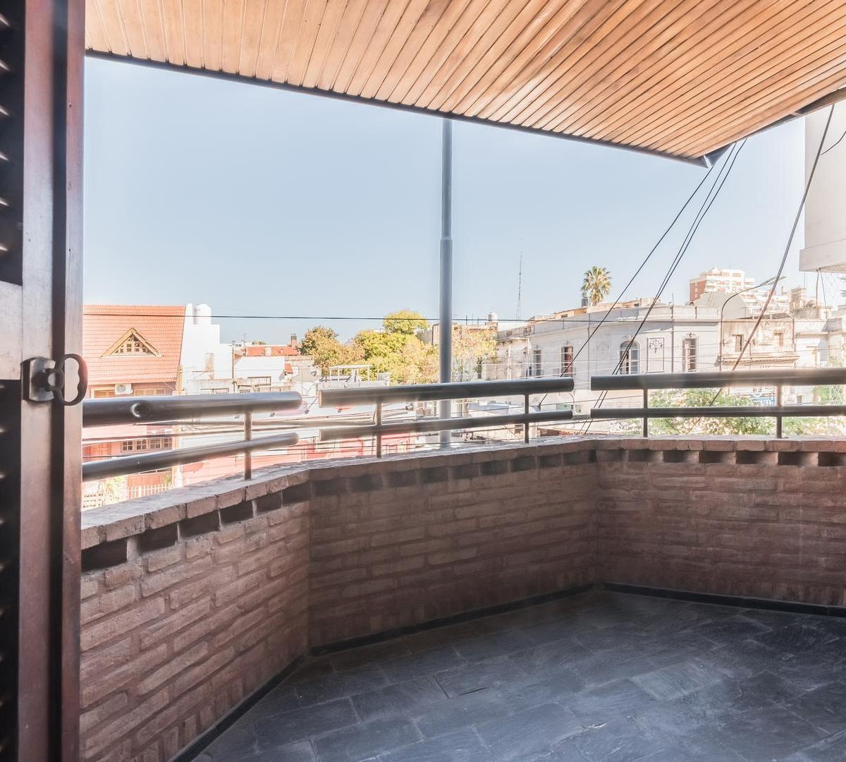 Casa en Triplex Al Fte. Cochera y Pileta! Pque Chacabuco - Flores 4