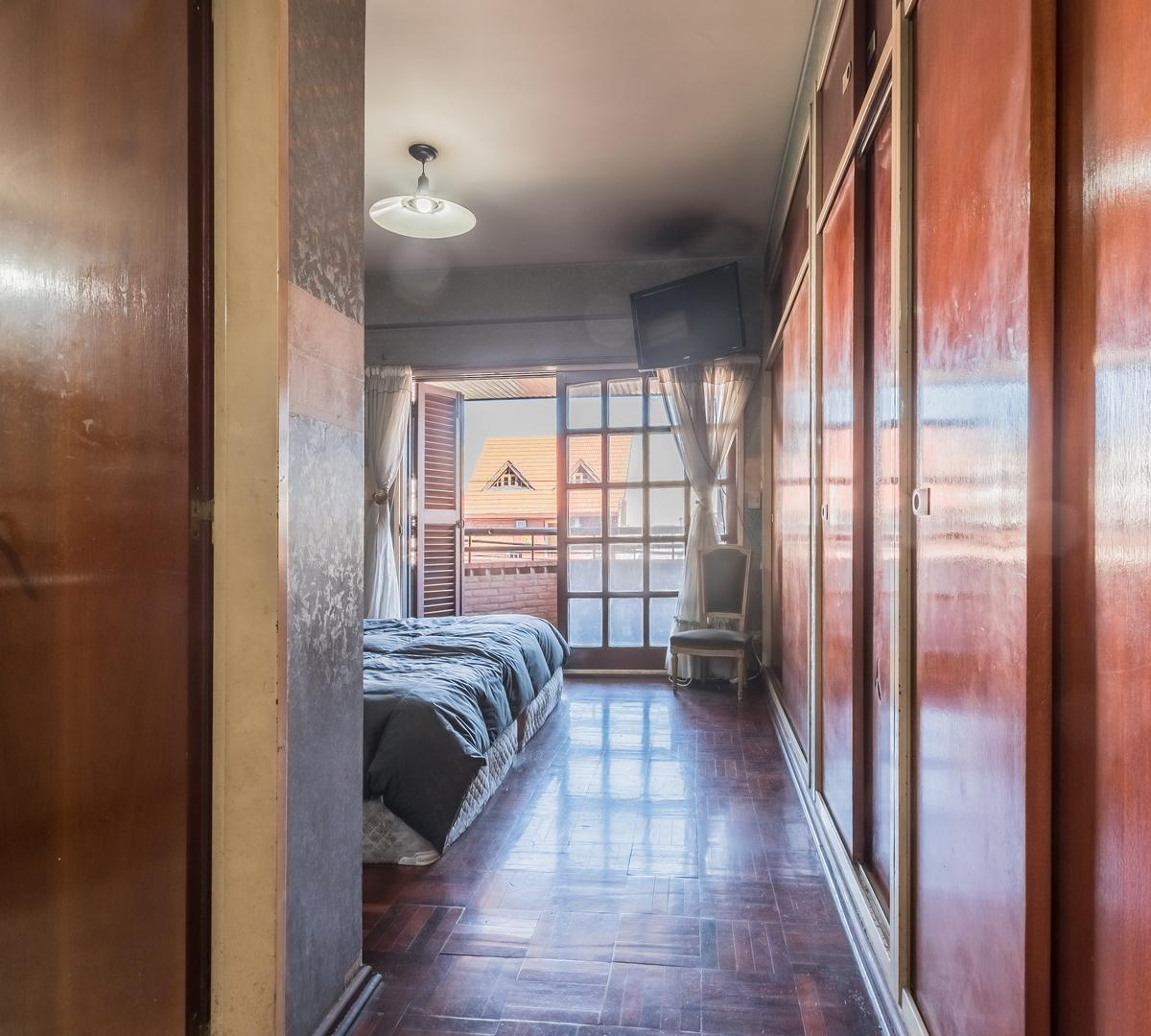 Casa en Triplex Al Fte. Cochera y Pileta! Pque Chacabuco - Flores 1