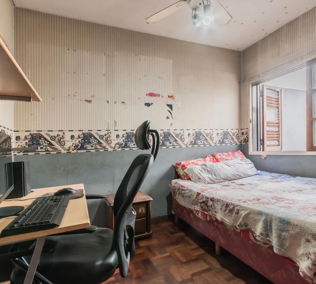Casa en Triplex Al Fte. Cochera y Pileta! Pque Chacabuco - Flores 5