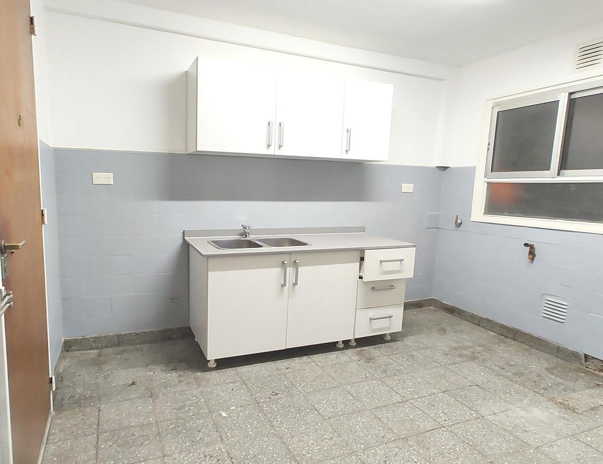 La Paternal - Av San Martin 2600 _venta Departamento 4 Amb. con Dependencia! 3