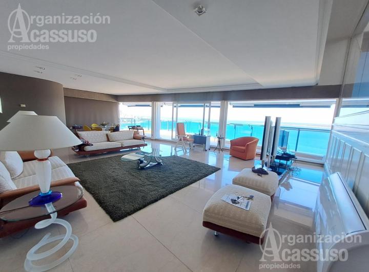 Pent house Playa Mansa 4 dormitorios suites piscina parrillero gym amenities 3 cocheras 5