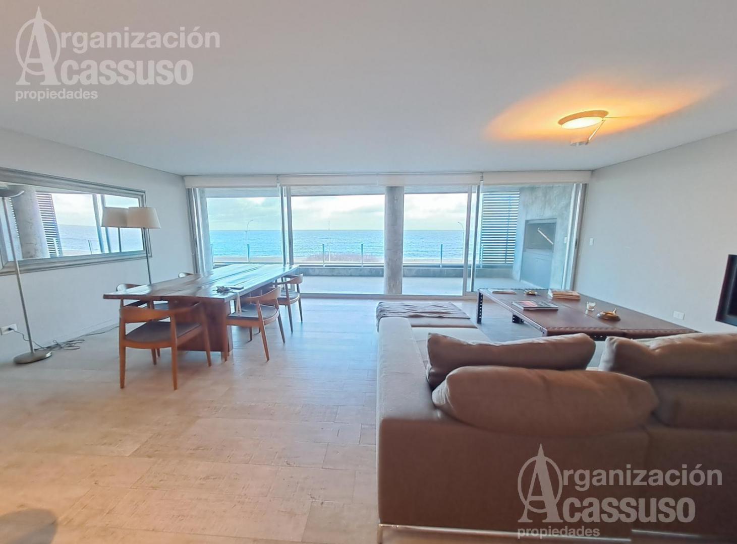 Punta del Este - Departamento Pent House en Venta 3 Dormitorios - cochera - primera fila