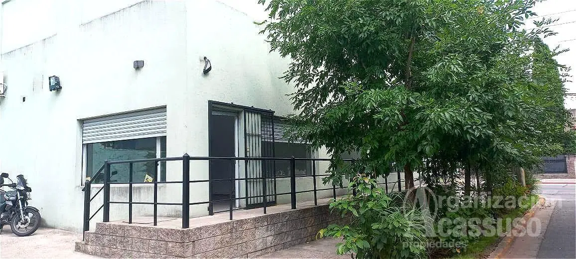 Local  en Alquiler- Calle Esnaola sobre Ingreso al B° Cerrado Los Aromos 2