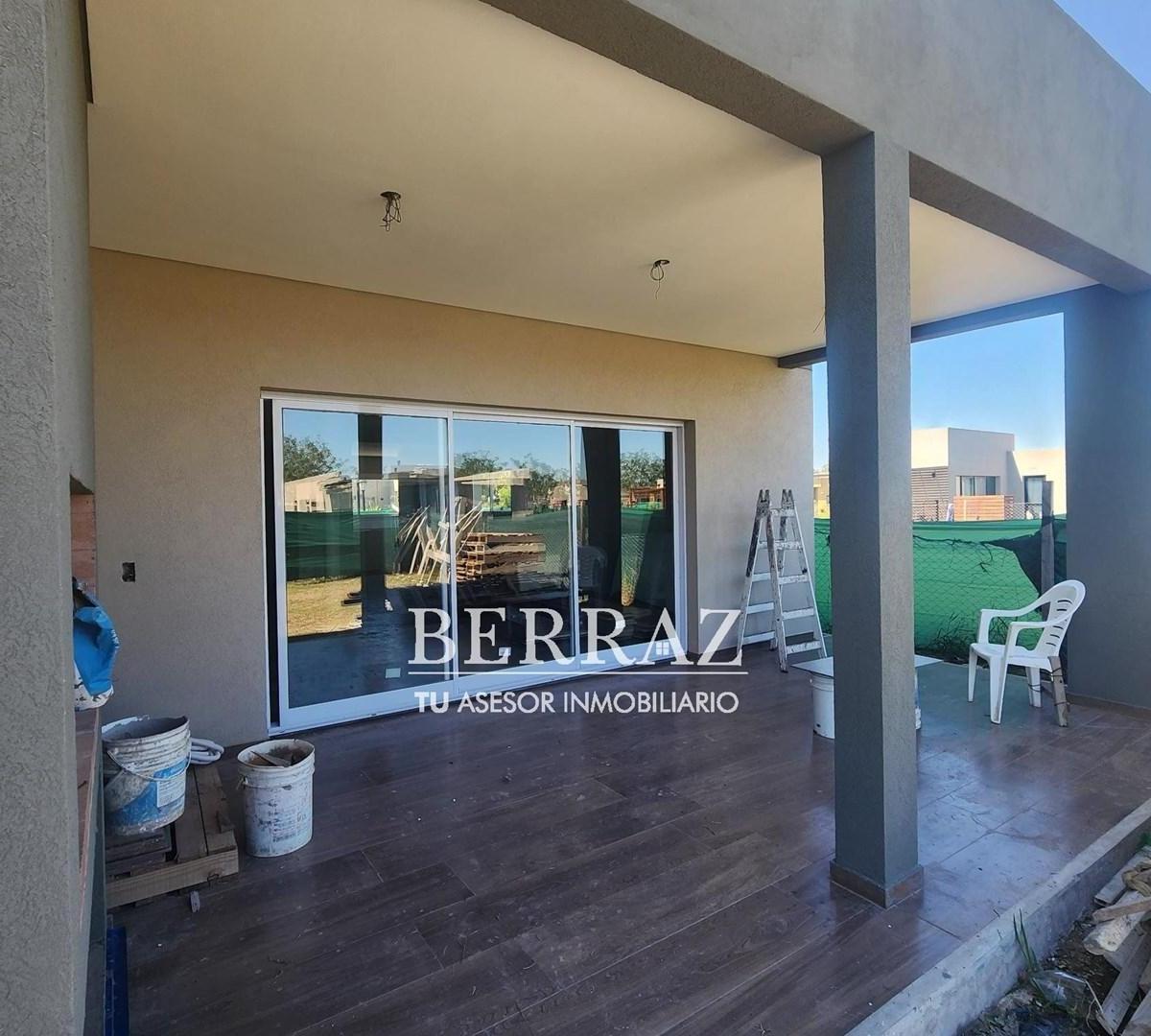 Casa venta 4 ambientes en San Ramón Pilar del Este lote de 450 m2